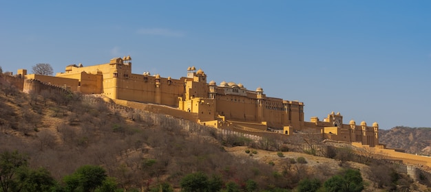 Zdjęcie panorama widok złocisty fort w jaipur, india.
