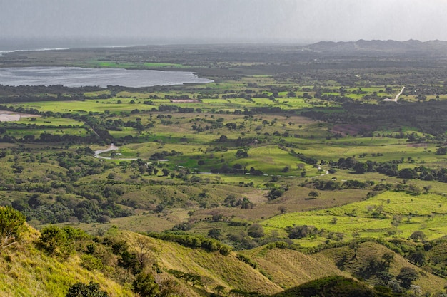 Panorama widoku z wysokości Montaña Redonda na Dominikanie