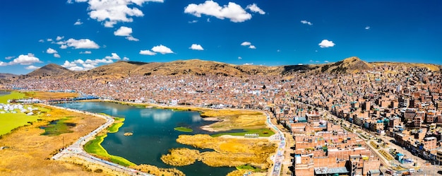 Panorama Z Lotu Ptaka Puno Z Jeziorem Titicaca W Peru Ameryka Południowa