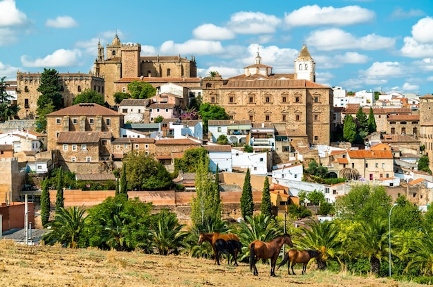 Panoramę Caceres w Estremadura. Światowe dziedzictwo UNESCO w Hiszpanii