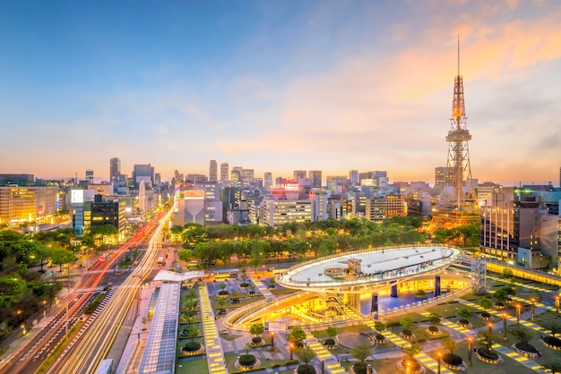 Panoramę Centrum Nagoi W Japonii O Zmierzchu