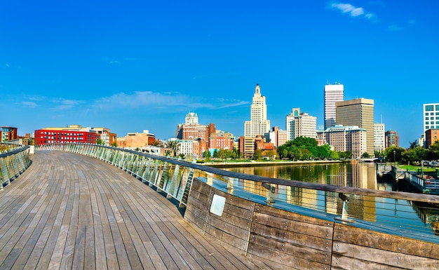 Panoramę centrum Providence nad rzeką Providence na Rhode Island w Stanach Zjednoczonych