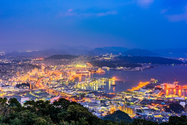 Panoramę centrum Sasebo Nagasaki w Japonii