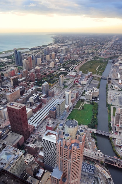 Panoramę Chicago o zachodzie słońca