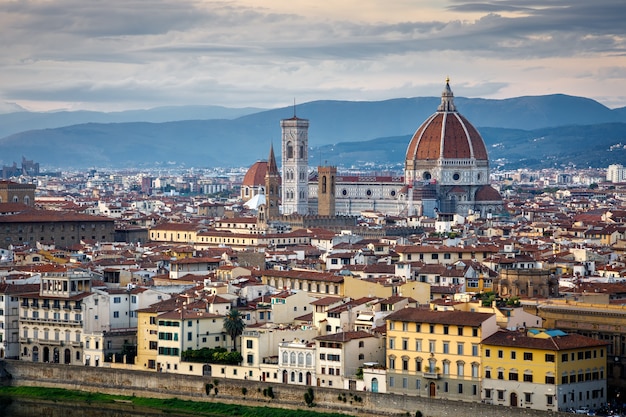 Panoramę Florencji 18 października 2019 r.