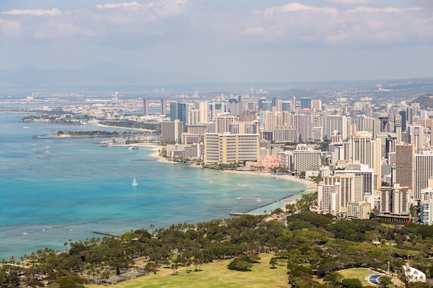 Panoramę Honolulu Z Plażą Waikiki I Pejzażem Morskim