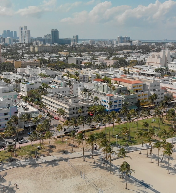 Panoramę Miami Beach Na Florydzie. Widok Z Lotu Ptaka W Sezonie Wiosennym.