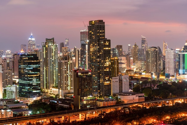 Panoramę miasta i drapacz chmur Bangkok Tajlandia Piękny widok w Bangkoku