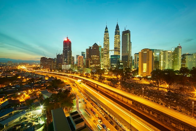Panoramę Miasta Kuala Lumpur Nocą Malezja
