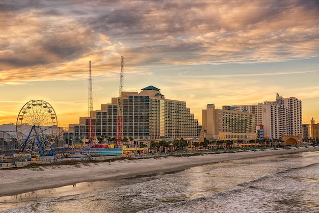 Panoramę plaży Daytona na Florydzie