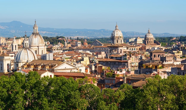 Panoramę Rzymu Włochy Europa Scenic widok budynków Rzymu na tle gór