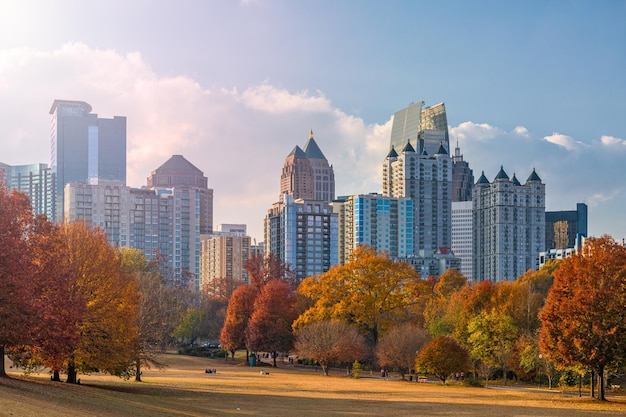 Panoramę śródmieścia Atlanta Georgia w USA z Piedmont Park