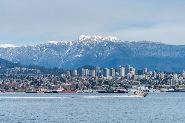 Panoramę Wybrzeża North Vancouver I Pejzaż Miejski Na Nabrzeżu Kolumbia Brytyjska Vancouver Kanada Mar 08 2021