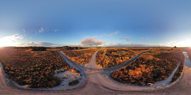 Panoramiczne ujęcie ziemi na tle nieba