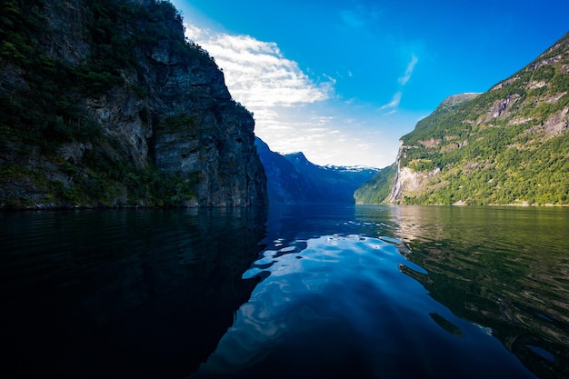 Panoramiczny i dronowy krajobraz fiordów Geiranger Geirangerfjord Norwegia