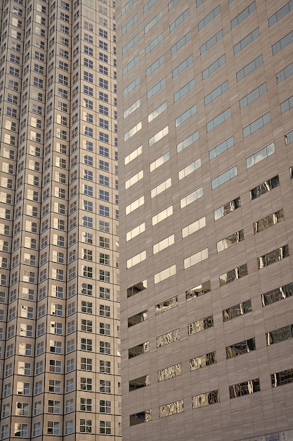 Panoramiczny i perspektywiczny szerokokątny widok na stalowe niebieskie tło szkła