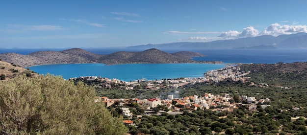 Panoramiczny malowniczy widok na miasto kurort Elouda Grecja wyspa Kreta