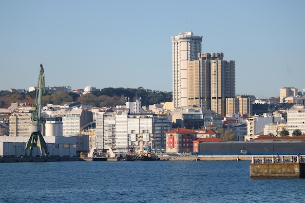 Panoramiczny obraz nabrzeża portowego w centrum A Coruna