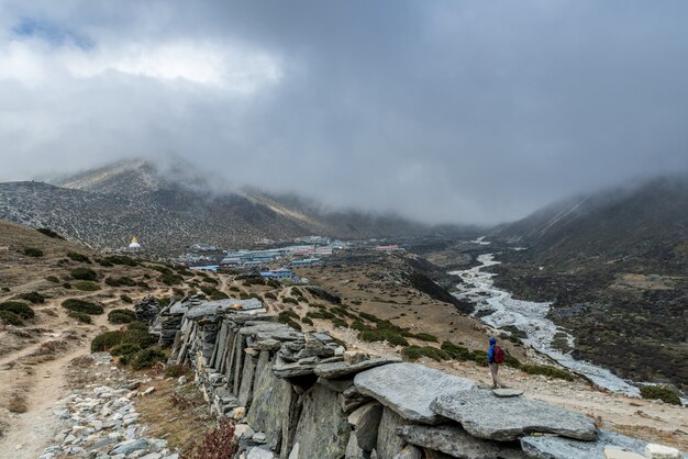 Panoramiczny piękny widok góra Ama Dablam na sposobie Everest podstawowy obóz, Nepal