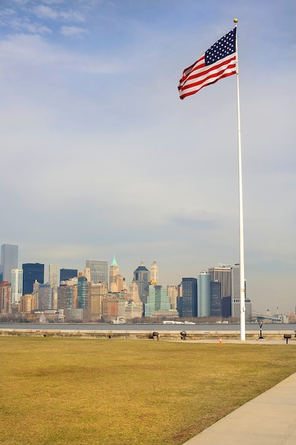 Panoramiczny Widok Flagi Stanów Zjednoczonych Z Manhattanu