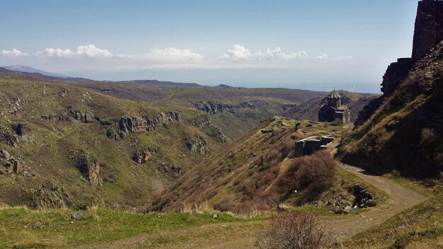 Panoramiczny widok krajobrazu na tle nieba