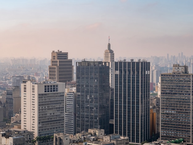 Panoramiczny widok na centrum miasta Sao Paulo.