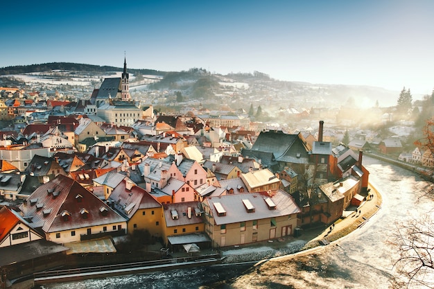 Panoramiczny widok na Cesky Krumlov zimą Czechy Podróże i wakacje w Europie