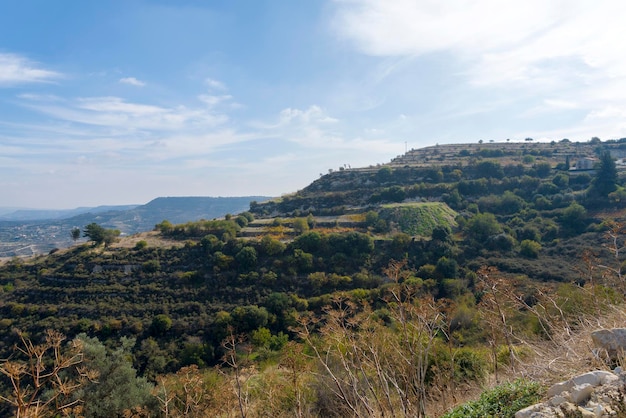 Panoramiczny widok na góry i wzgórza Cypru