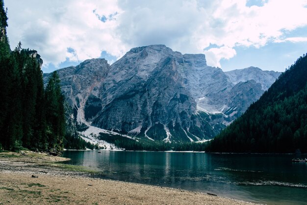 Panoramiczny Widok Na Jezioro Braies, Włochy