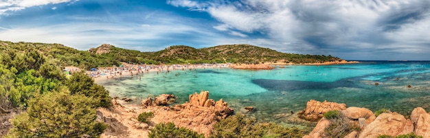 Panoramiczny Widok Na Kultową Spiaggia Del Principe, Jedną Z Najpiękniejszych Plaż Na Costa Smeralda Na Sardynii We Włoszech