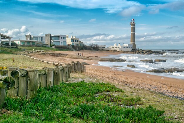 panoramiczny widok na latarnię morską jose ignacio w maldonado urugwaj