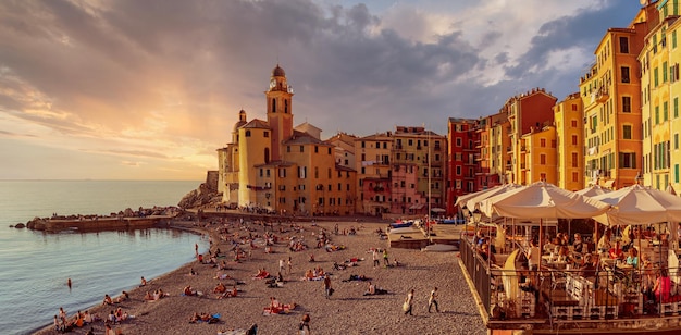 Panoramiczny widok na miasto Camogli we Włoszech