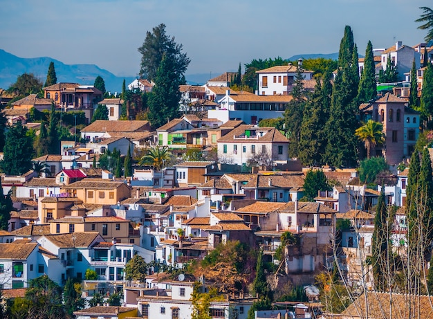 Panoramiczny widok na miasto Granada.