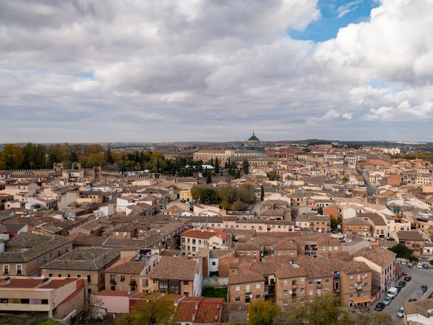 Panoramiczny Widok Na Miasto Toledo W Hiszpanii.