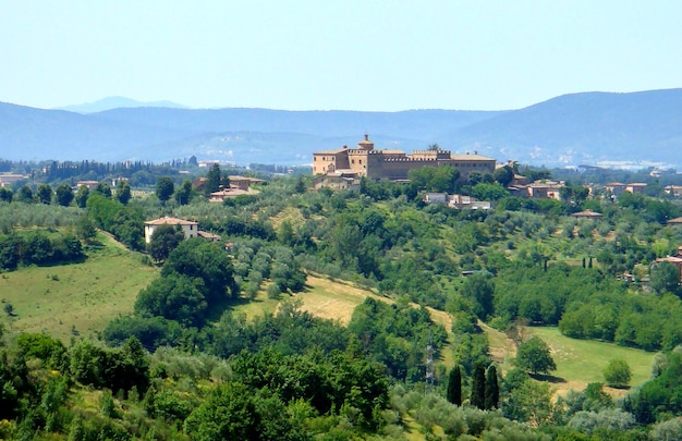 Panoramiczny widok na miasto w słoneczny dzień Siena Włochy