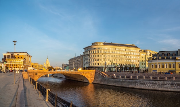 Panoramiczny Widok Na Most Maly Moskvoretsky W Moskwie