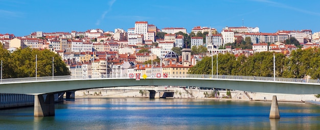 Panoramiczny Widok Na Rzekę Lyon I Saone W Słoneczny Letni Dzień