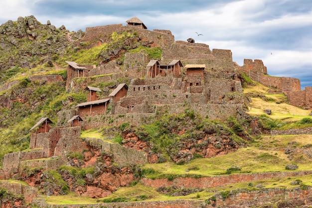 Panoramiczny Widok Na Stare Ruiny Miasta Pisac. święta Dolina Inków. Cusco. Peru. Ameryka Południowa