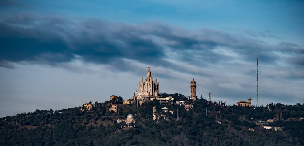 Panoramiczny Widok Na Tibidabo W Barcelonie.