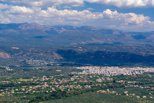 Panoramiczny widok na wiejski krajobraz