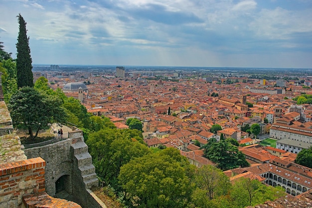 Panoramiczny widok na włoskie miasto Brescia