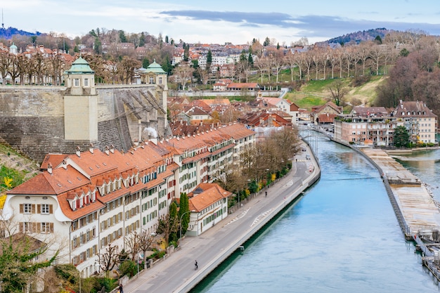 Panoramiczny widok na wspaniałe stare miasto Berno, stolica Szwajcarii