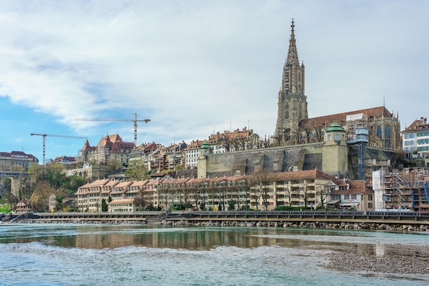 Panoramiczny widok na wspaniałe stare miasto w Bernie, stolicy Szwajcarii