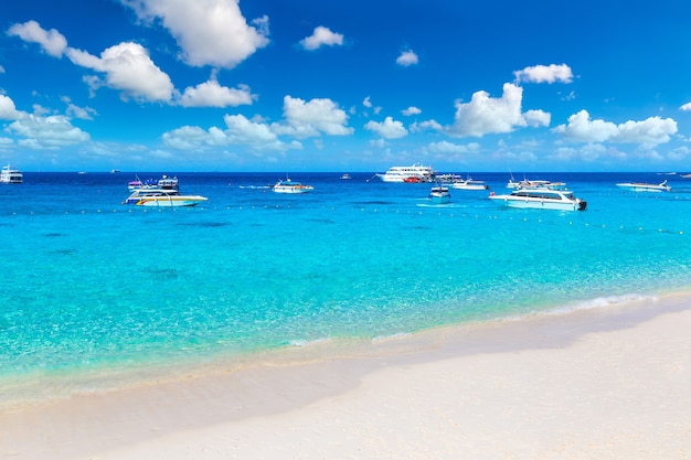 Panoramiczny widok na wyspę Similan