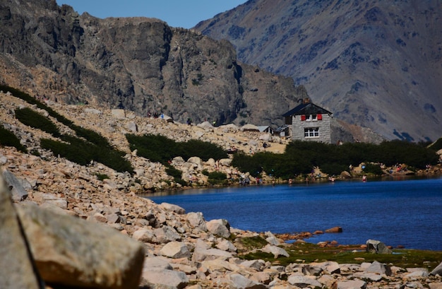 panoramiczny widok schronienia Frey w pobliżu Bariloche