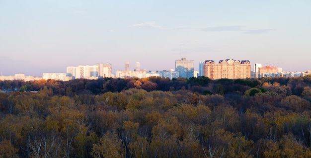 Panoramiczny Widok Urnana Z Różowym Jesiennym Zachodem Słońca