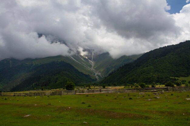 Zdjęcie panoramiczny widok wioski w gruzji