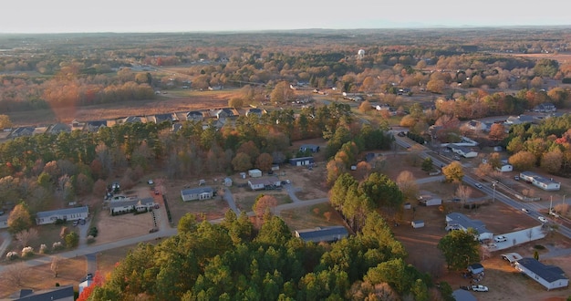 Panoramiczny widok z góry na małe amerykańskie miasteczko wrząca wiosna jesień krajobraz przyrody w południowej Karolinie w USA