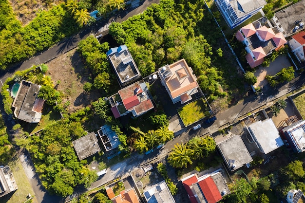 Panoramiczny widok z góry na miasto i góry na wyspie Mauritius