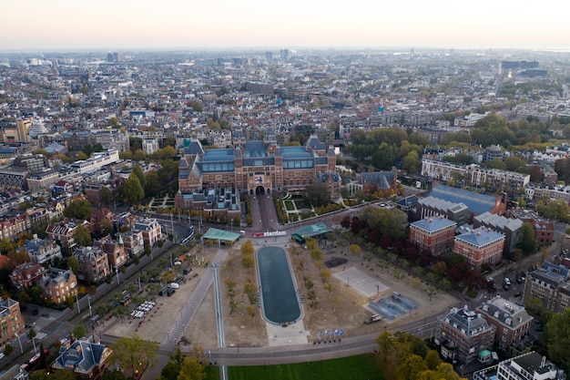 Panoramiczny widok z lotu ptaka Amsterdam, holandie. Widok z lotu ptaka Muzealny kwadrat Amsterdam w jesieni